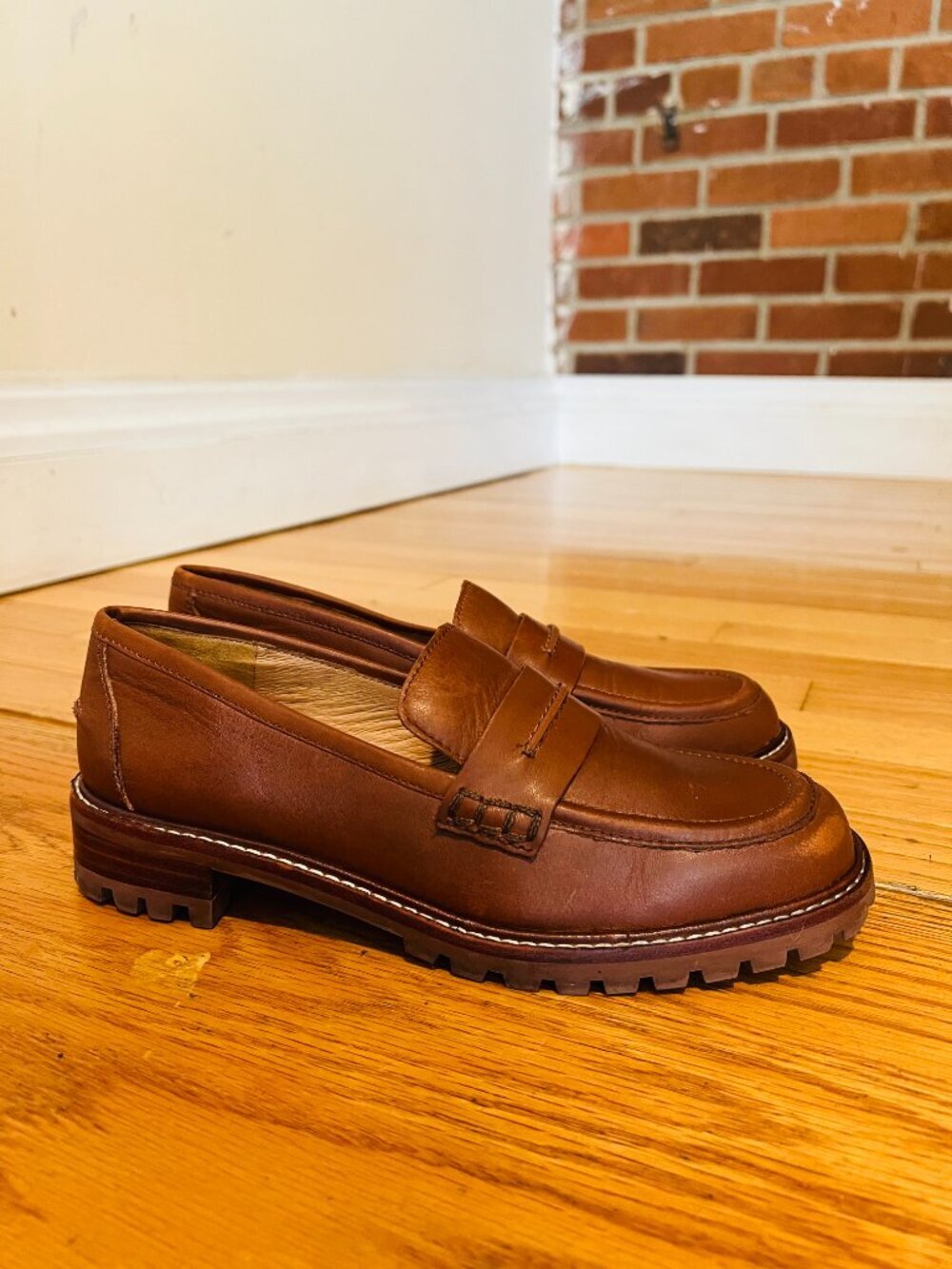 These are the Madewell Corinne Lugsole Loafers Size 6